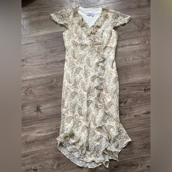 Vintage Jessica patterned cream colour Ruffled midi dress with v neck cap sleeve - Picture 1 of 11